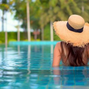 pool cleaning companies